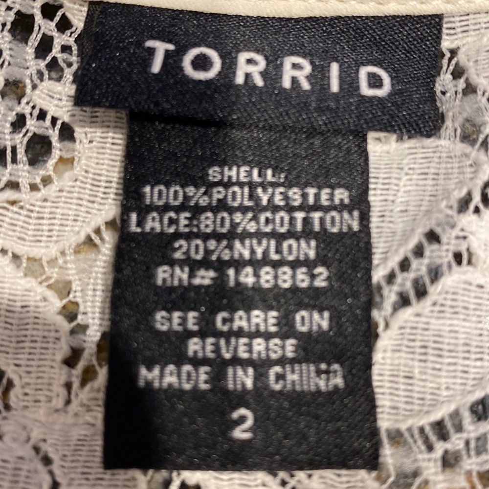 X womens Torrid solid off white short sleeve regular size blouse size 2 - Picture 4 of 4